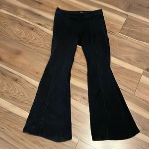 Cello Black Flared Pull On Jeans. Been hemmed to 30 inches.